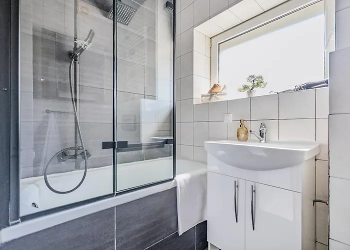 Center Twarda 62a ורשה