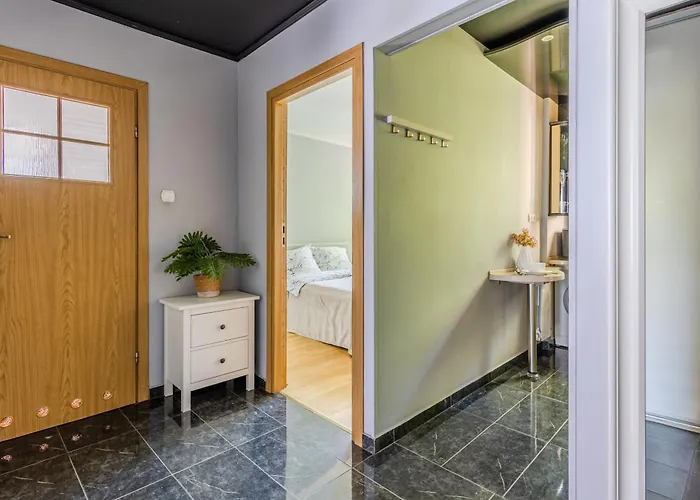 Center Twarda 62a * ורשה